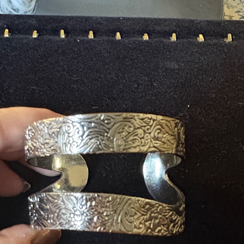 Elegant Silver Cuff Bracelet - Picture 2 of 6